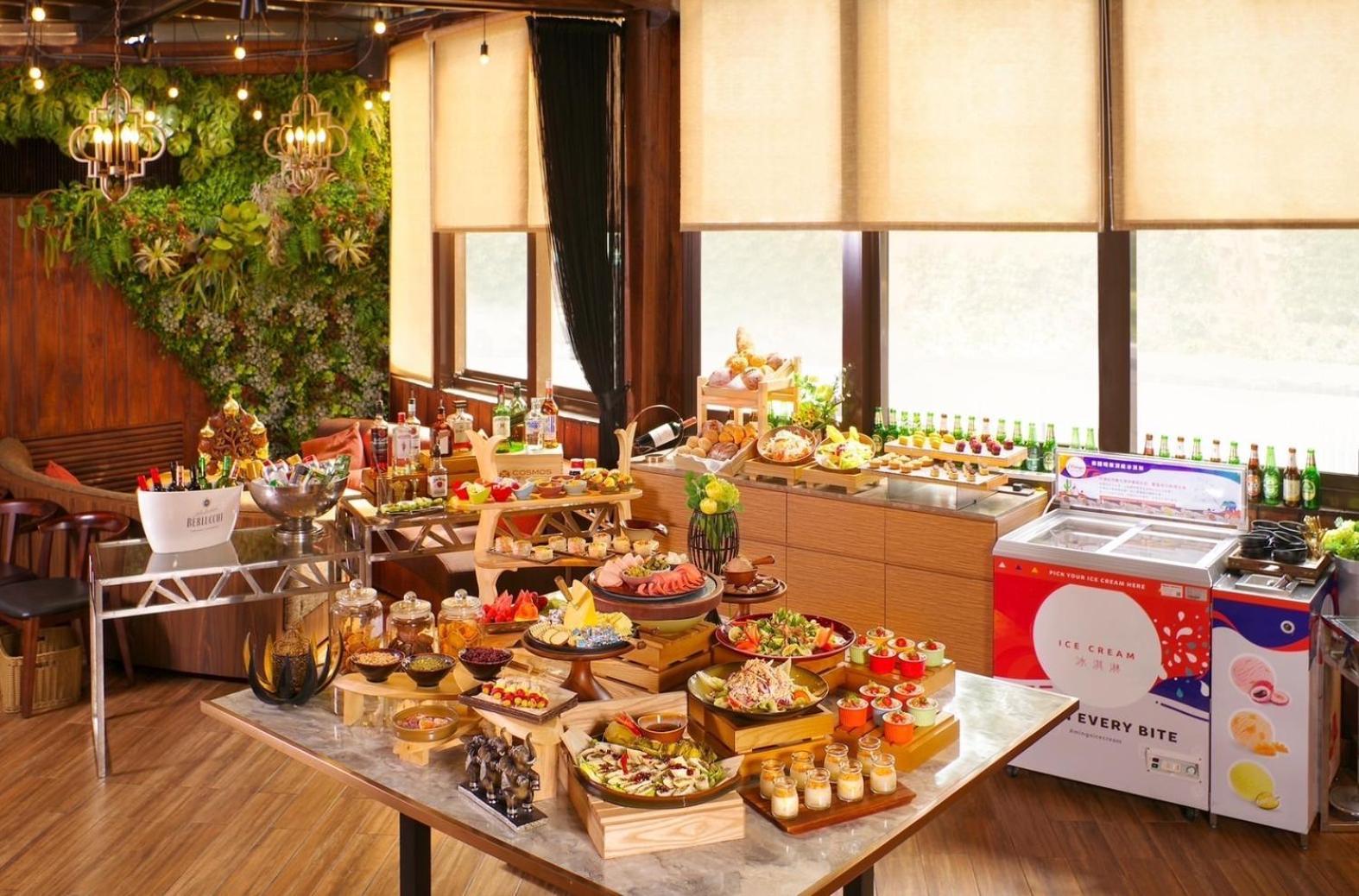 Taipei Garden Hotel - Ximending Eksteriør billede A dessert buffet