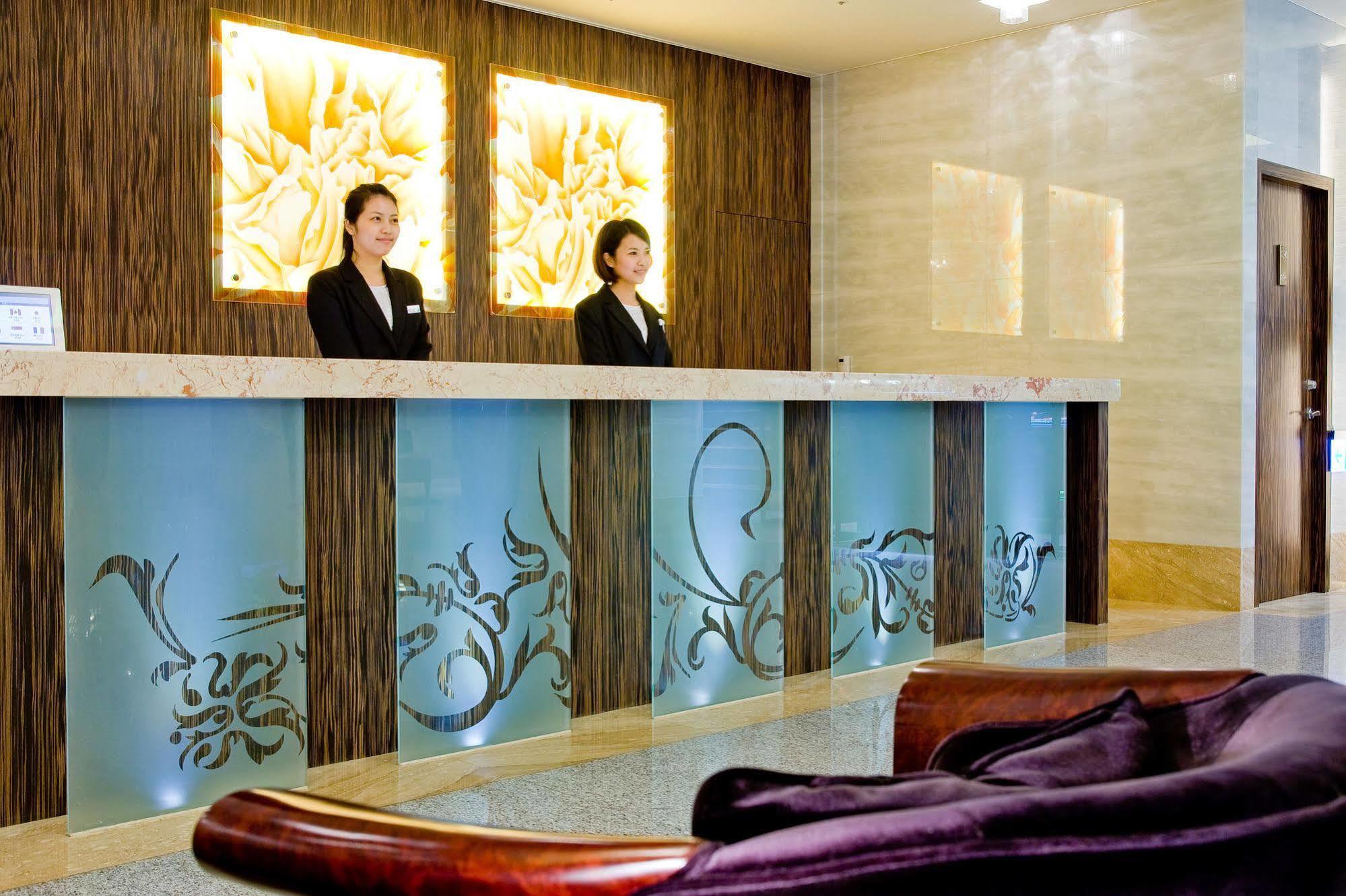 Taipei Garden Hotel - Ximending Eksteriør billede Reception desk at the hotel