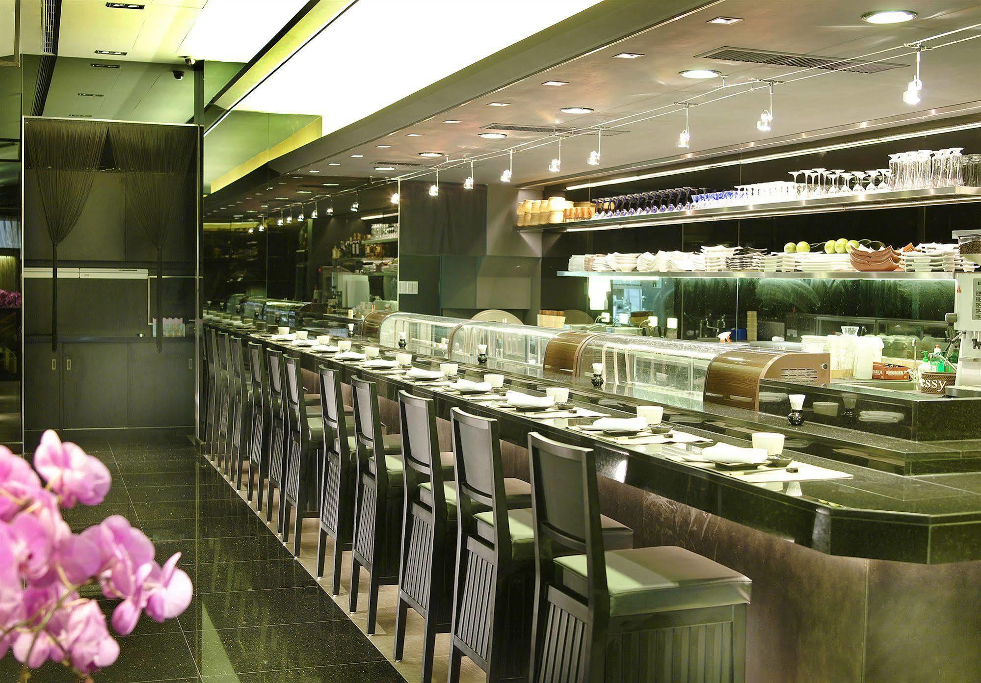 Taipei Garden Hotel - Ximending Eksteriør billede Interior of a sushi restaurant
