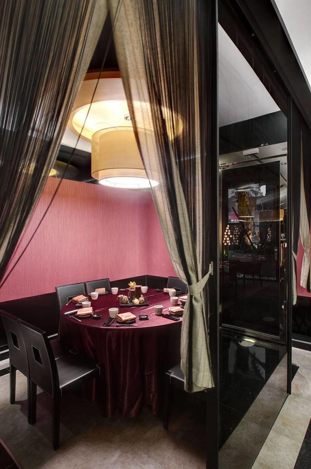 Taipei Garden Hotel - Ximending Eksteriør billede A private dining room at a restaurant in Hong Kong
